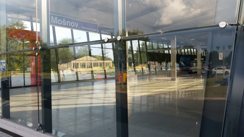 Vlaková zastávka Mošnov, Ostrava airport